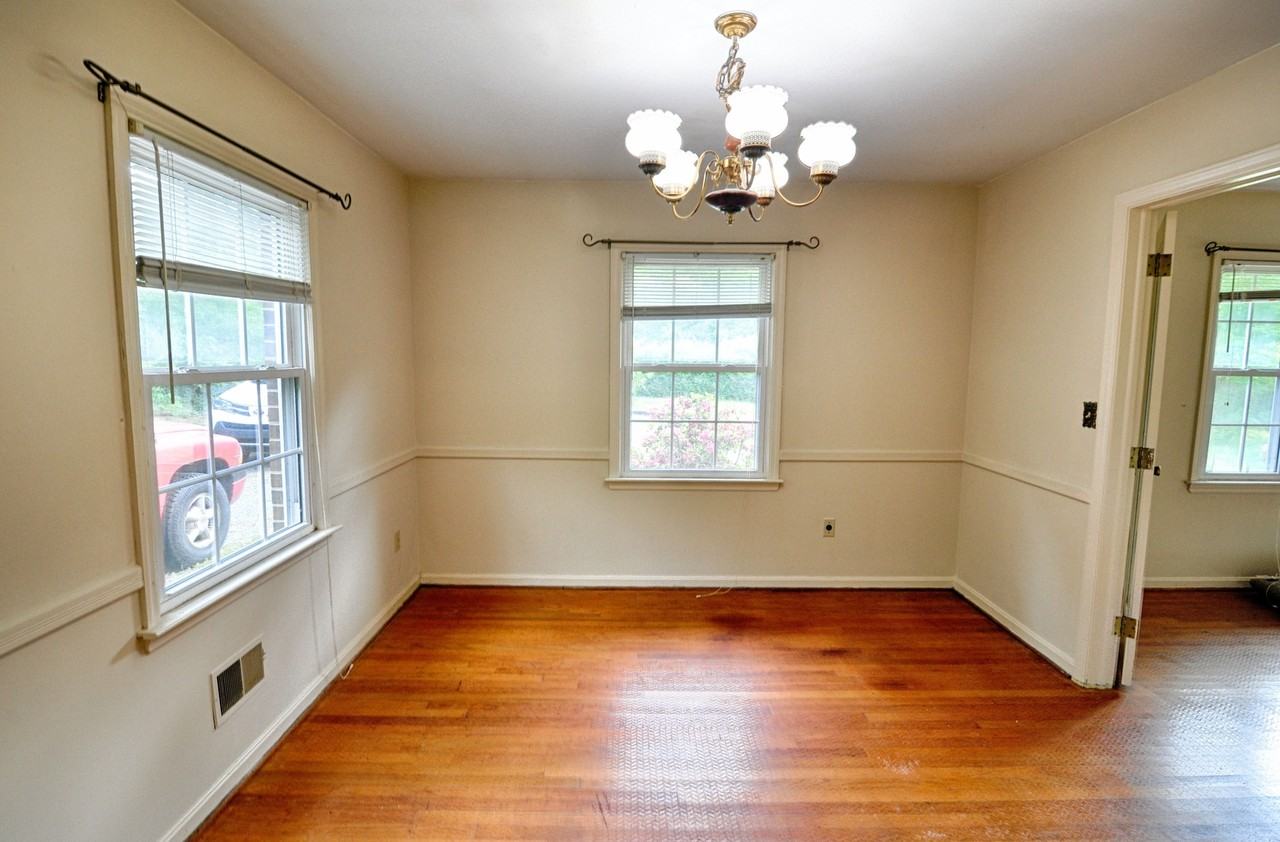 1526 Smith Level Rd - Photo 5 of 15