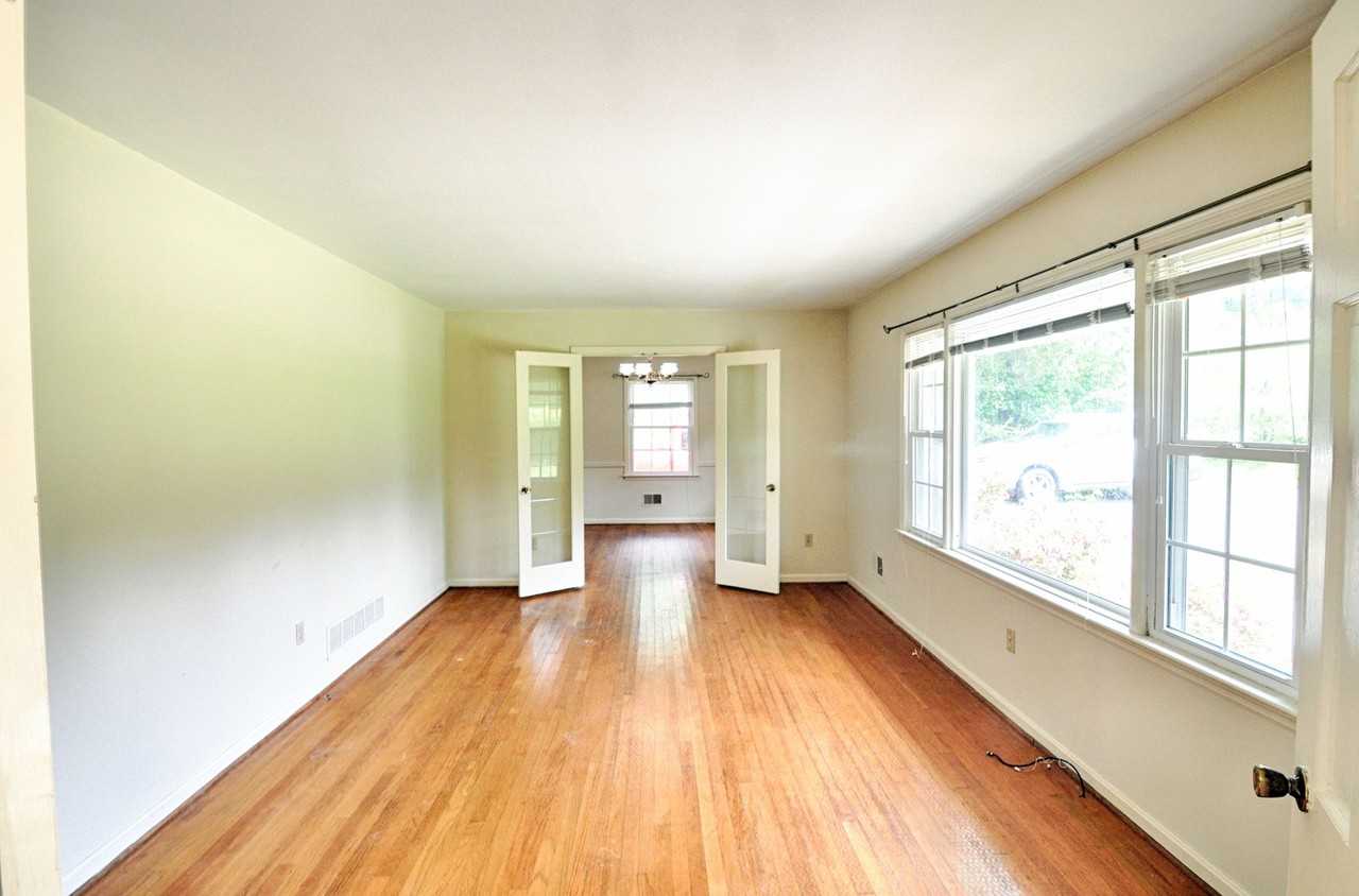 1526 Smith Level Rd - Photo 6 of 15