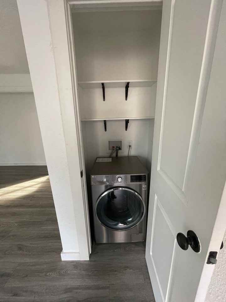 327 N 4th St #8 - Photo 3 of 10