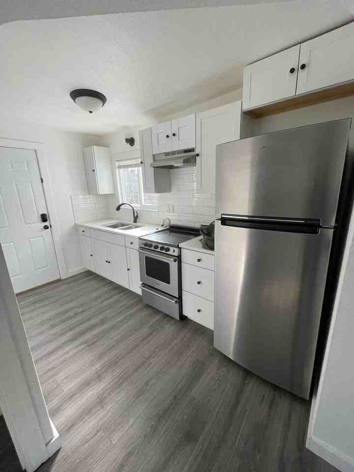 327 N 4th St #8 - Photo 5 of 10