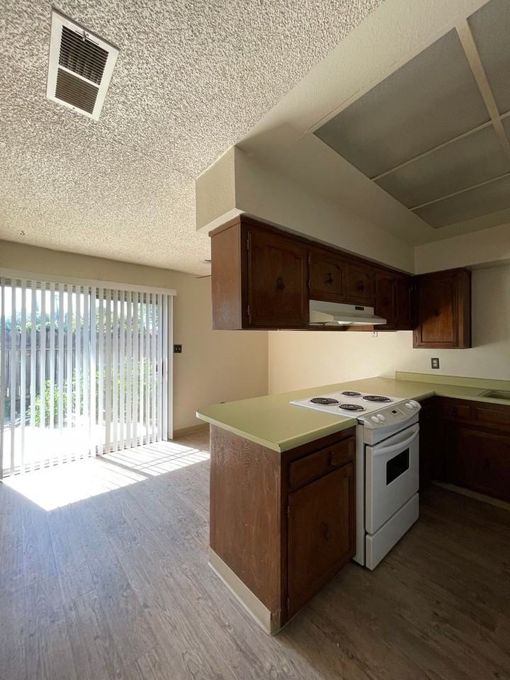 291 W Alexander Ave - Photo 5 of 14