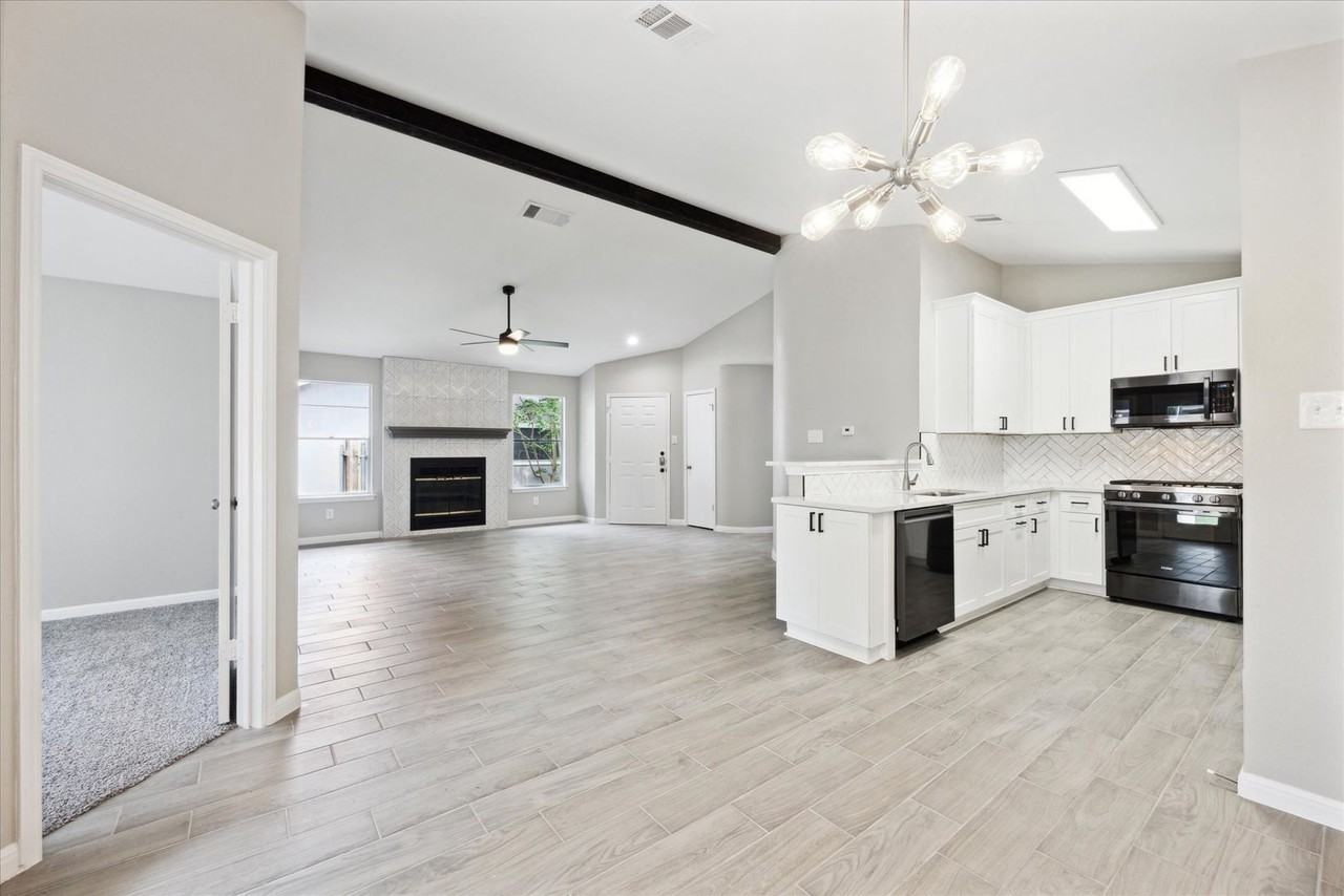 12804 Humphrey Dr - Photo 4 of 12