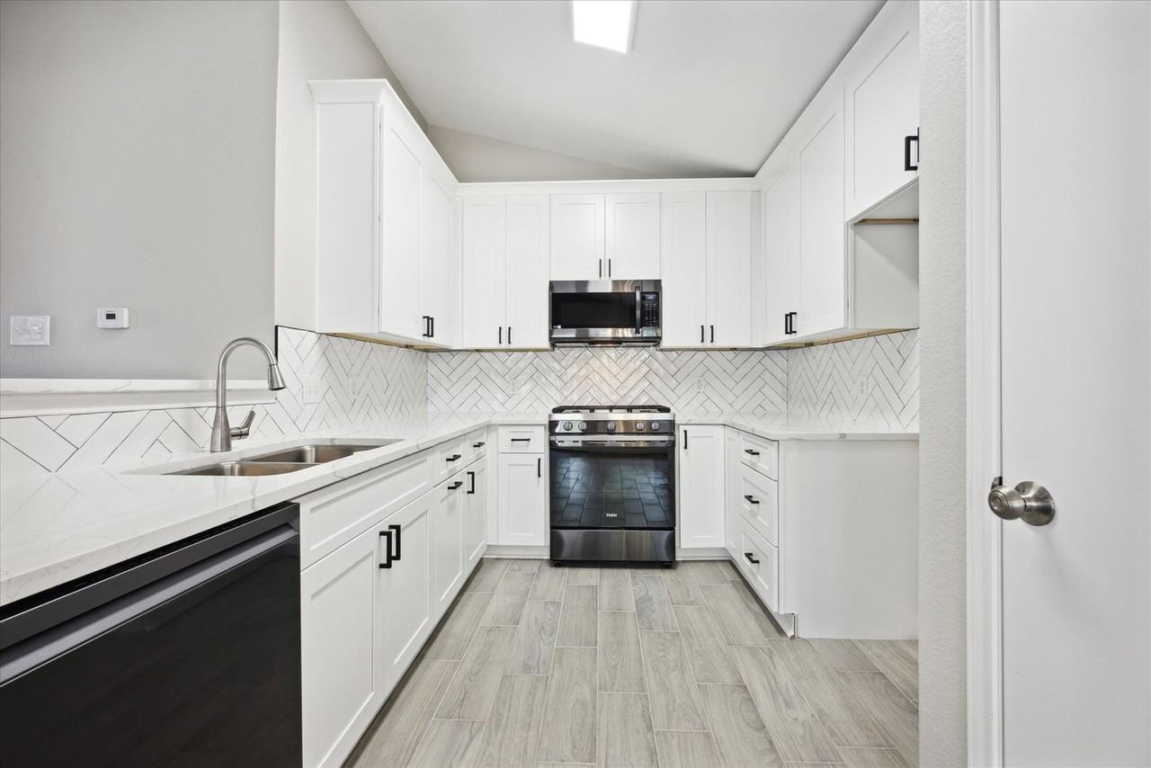 12804 Humphrey Dr - Photo 5 of 12