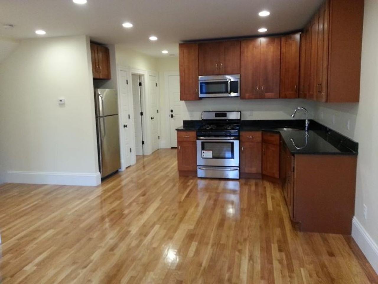 83 Linden St - Photo 7 of 22