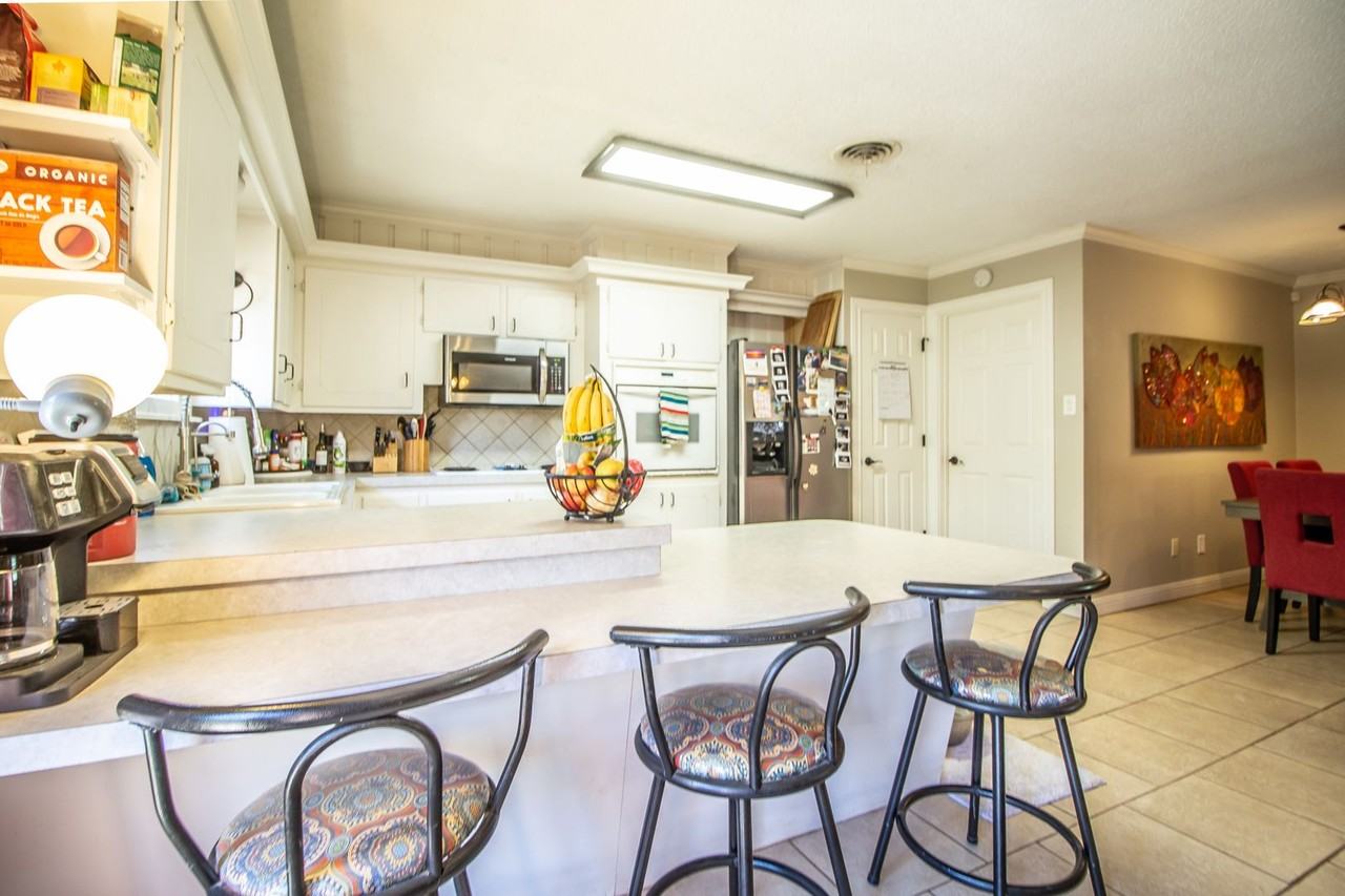 5219 9th St - Photo 3 of 23