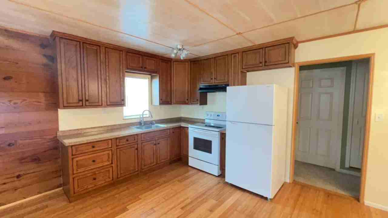 2716 Deer St - Photo 2 of 12