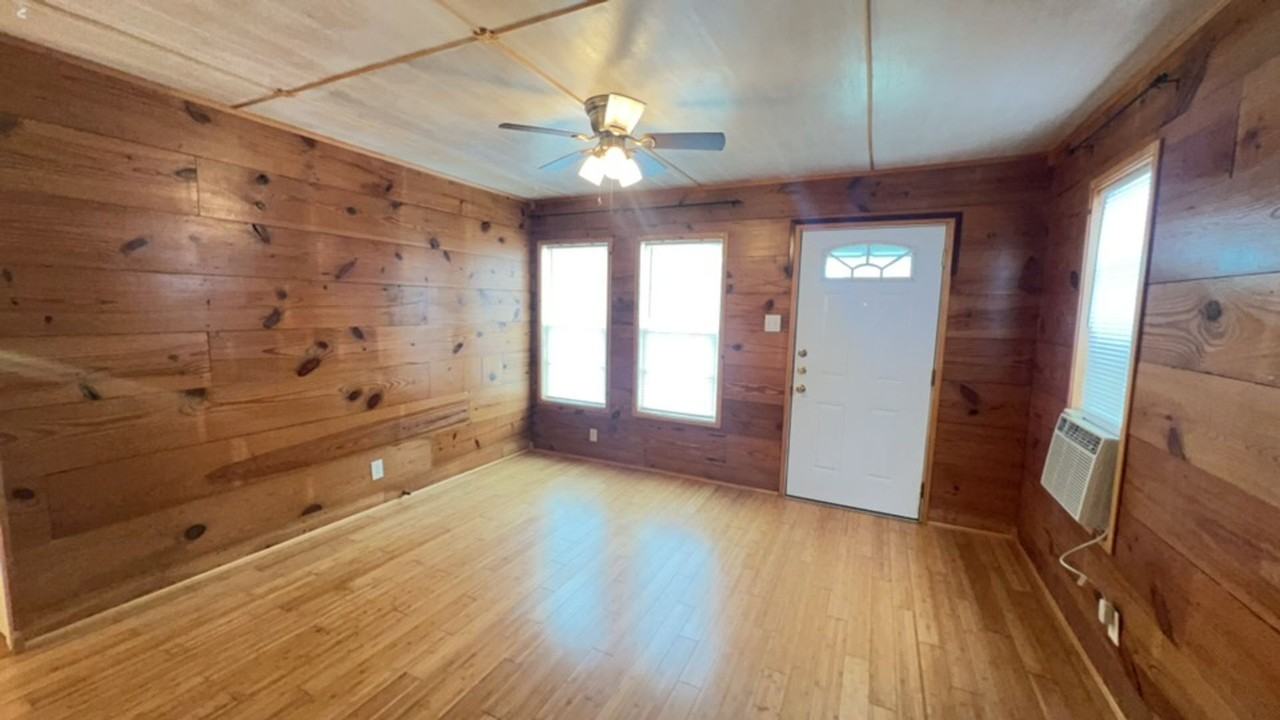 2716 Deer St - Photo 3 of 12