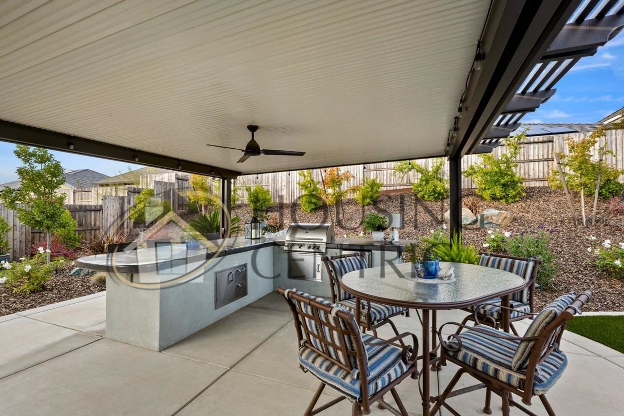 3061 Calypso Cir - Photo 4 of 50