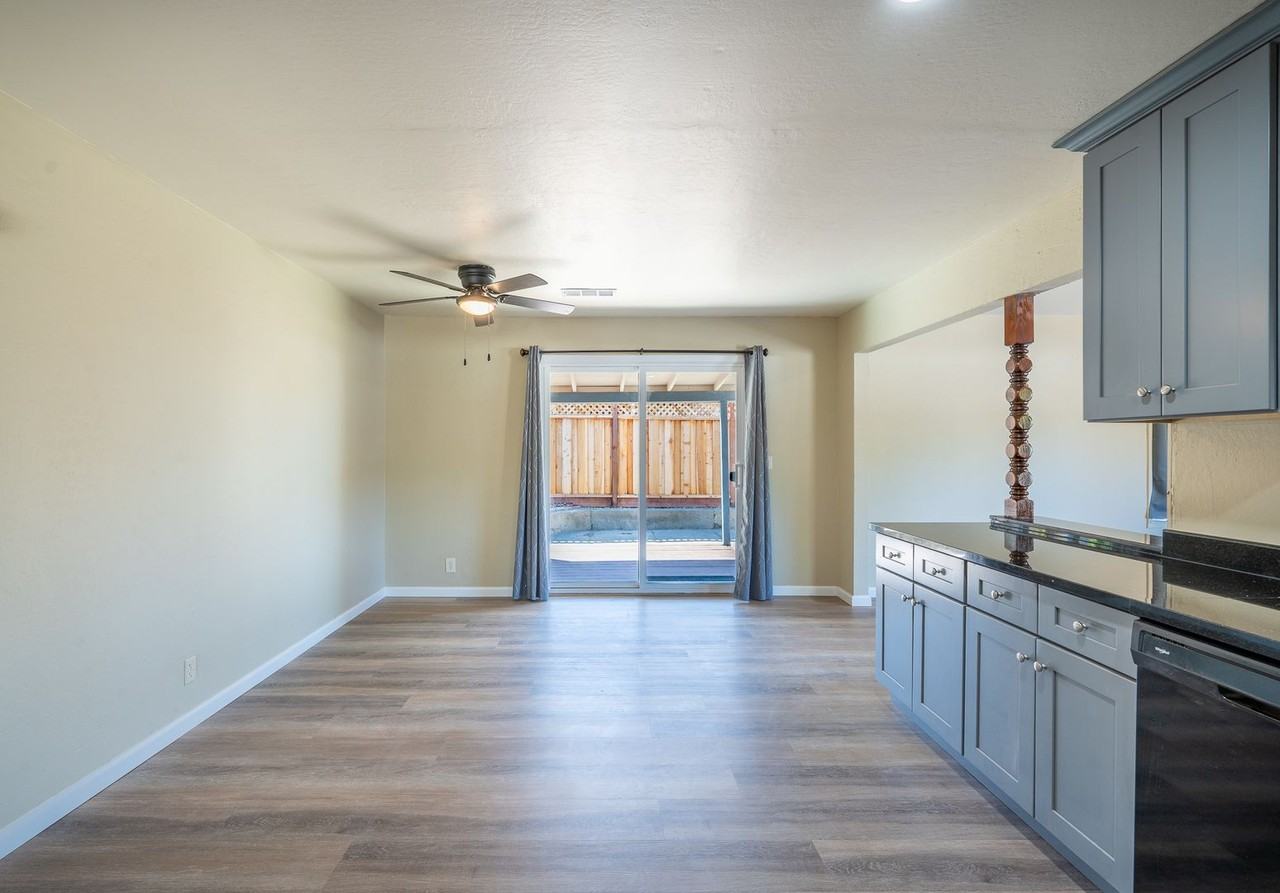 1525 Jasmine Way - Photo 4 of 27
