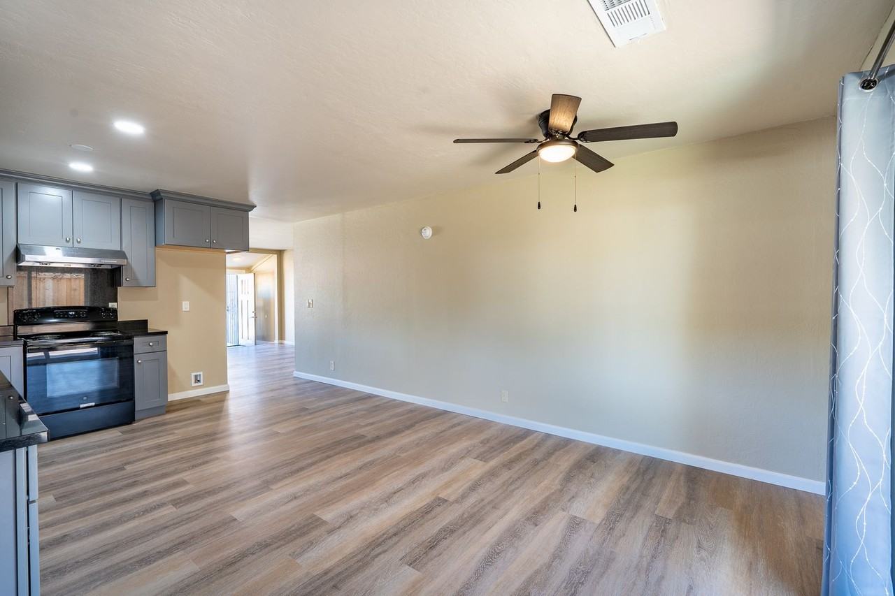 1525 Jasmine Way - Photo 6 of 27