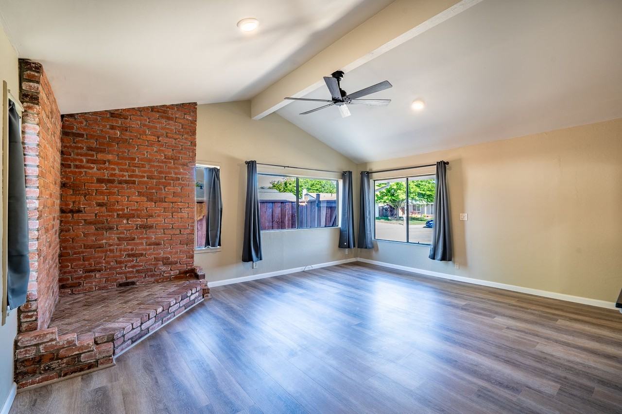 1525 Jasmine Way - Photo 7 of 27
