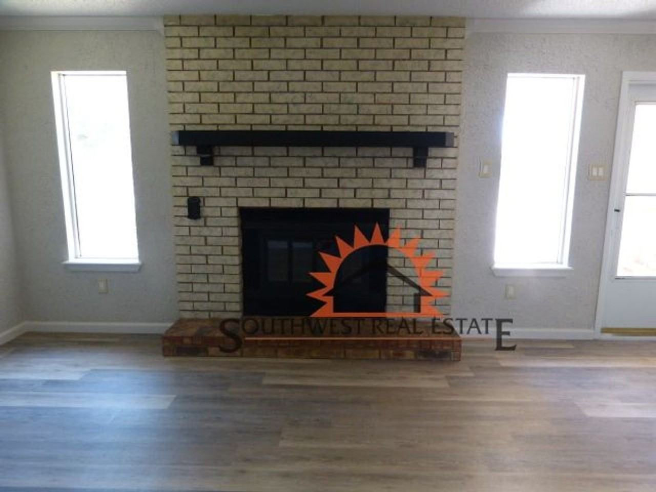 136 Summer Ct - Photo 3 of 23