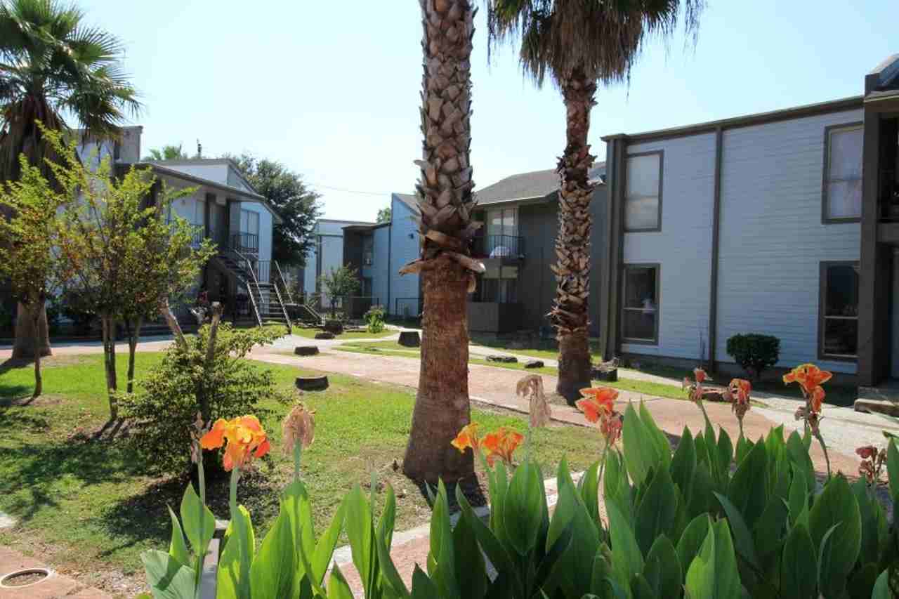 Leaf Hollow Apartments & Townhomes - Photo 6 of 50