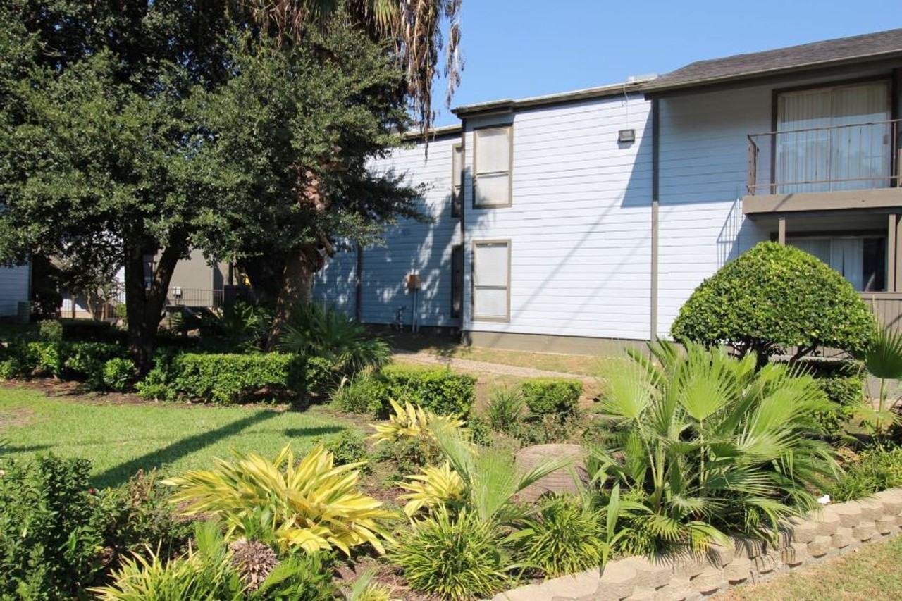 Leaf Hollow Apartments & Townhomes - Photo 7 of 50