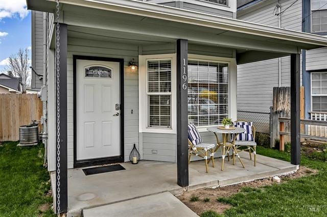 1196 W Melrose St #1 - Photo 2 of 19