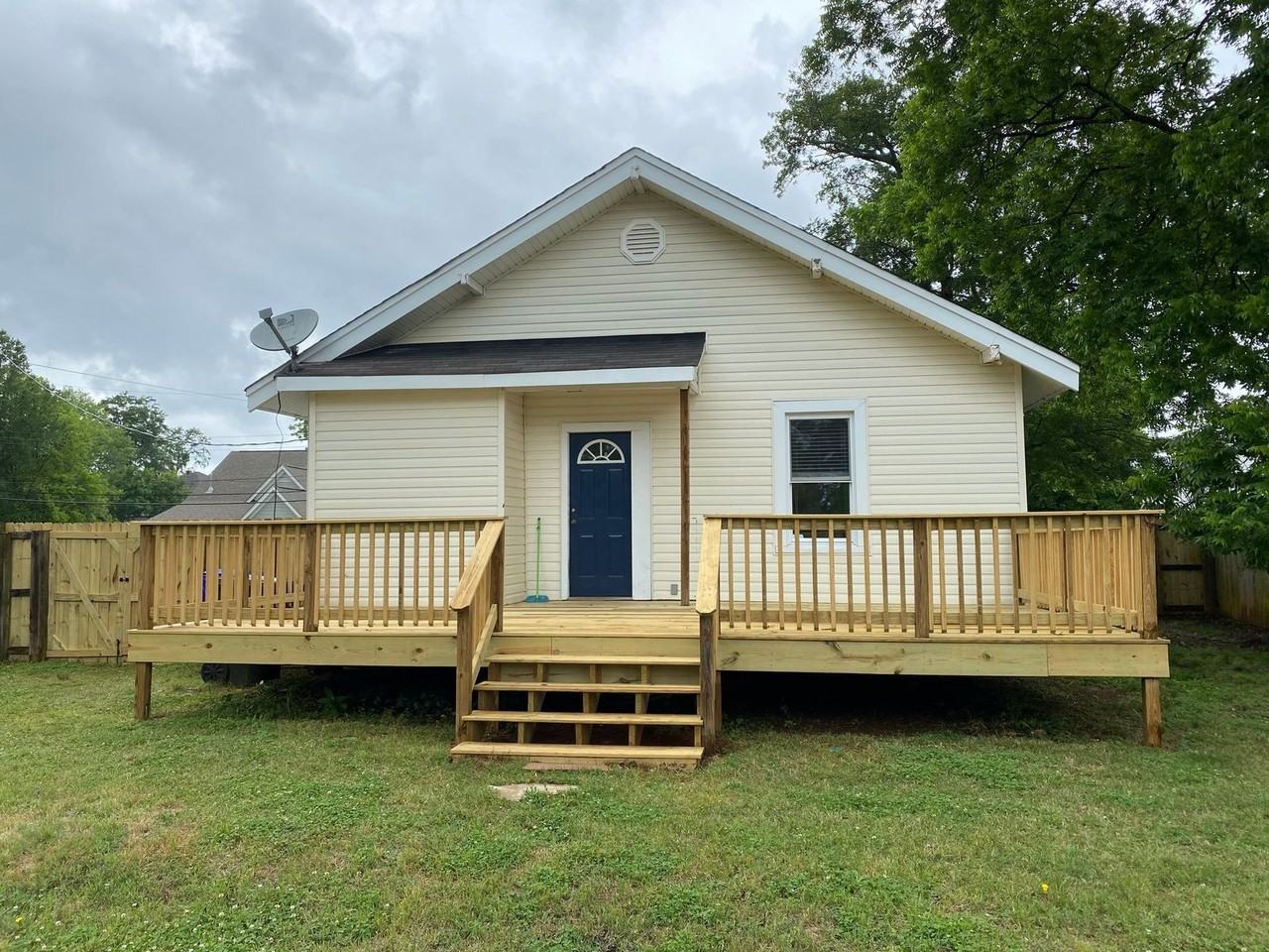 105 Arlington Ave - Photo 3 of 18