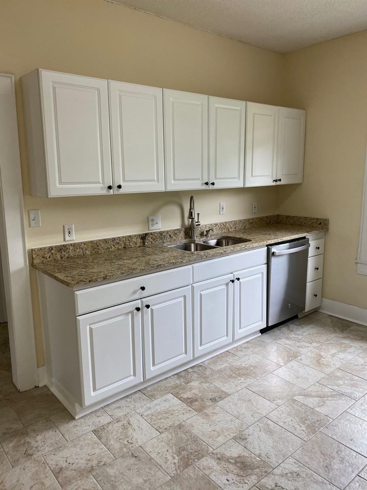 105 Arlington Ave - Photo 5 of 18