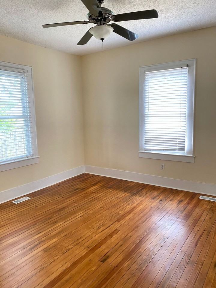 105 Arlington Ave - Photo 3 of 18