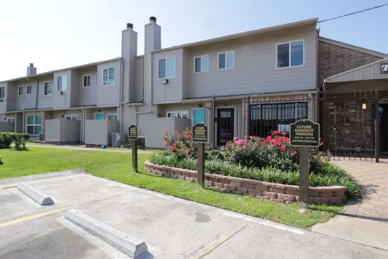 The Crossings _ Affordable Luxury Apartments & Townhomes at NW Houston - Photo 3 of 50