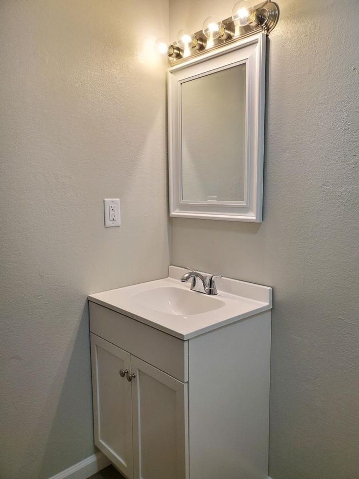 152 E. Vienna St - Photo 5 of 14