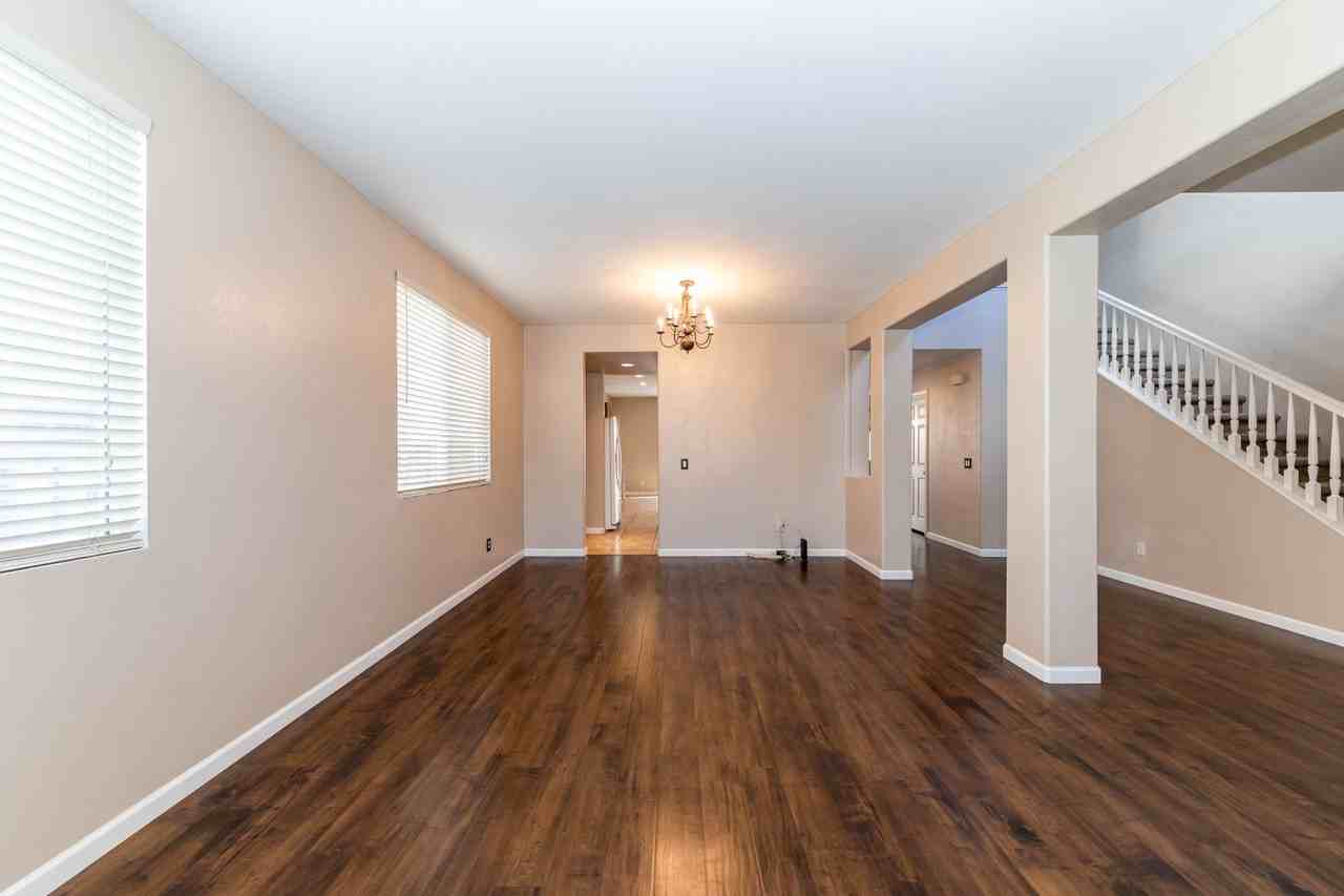 29359 Milford Ct - Photo 4 of 28