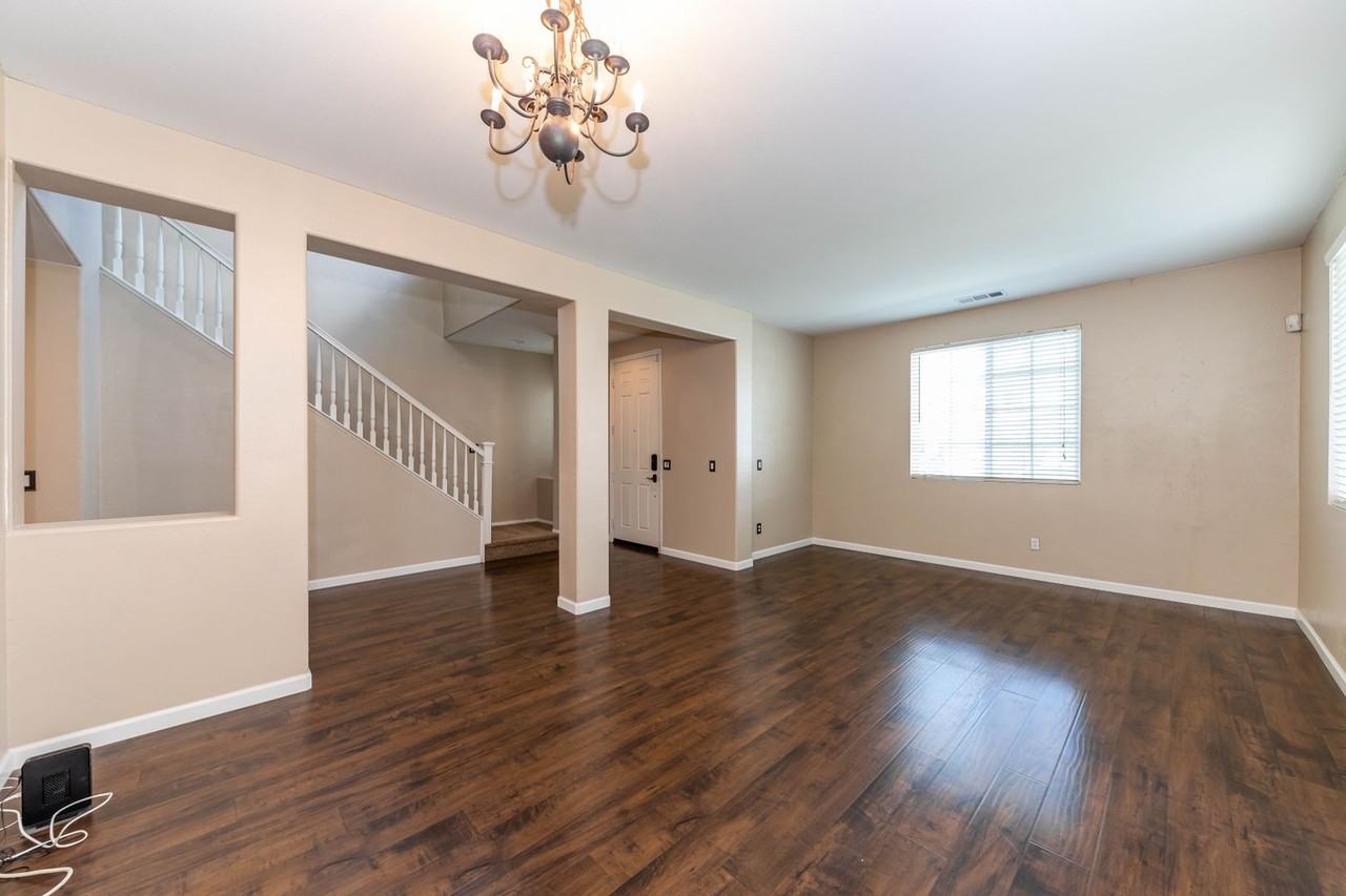 29359 Milford Ct - Photo 5 of 28