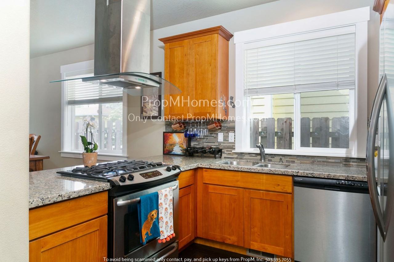 1635 Se 88th Ave - Photo 3 of 20