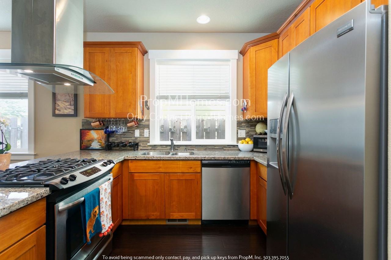1635 Se 88th Ave - Photo 4 of 20