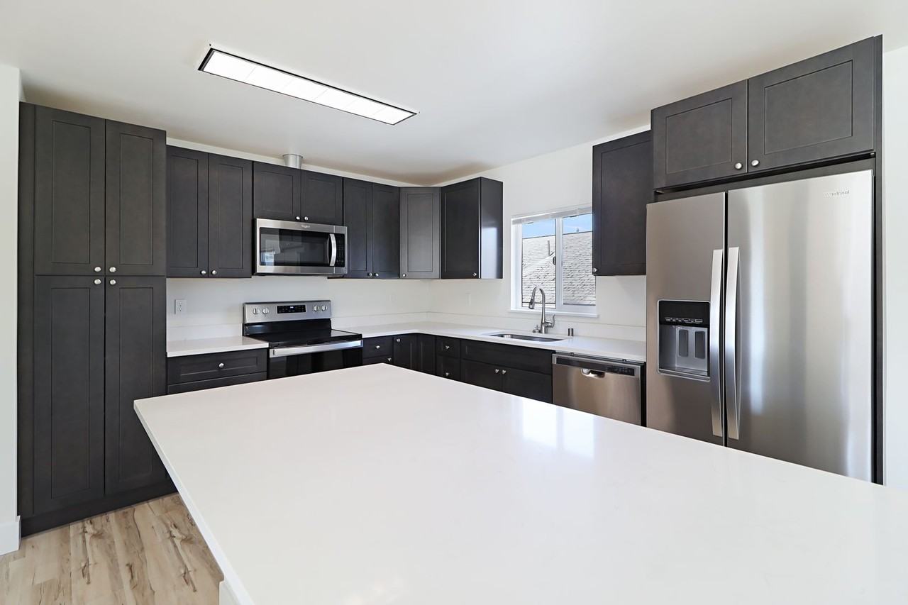 814 28th Street - Photo 3 of 10