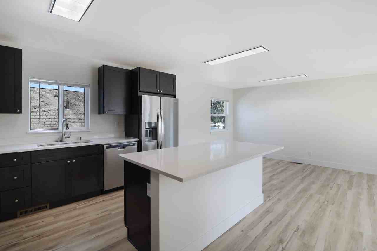 814 28th Street - Photo 4 of 10