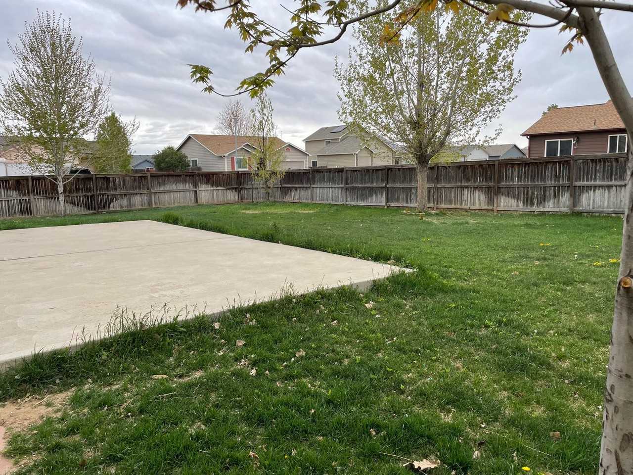 494 S Tamera Ave - Photo 2 of 34