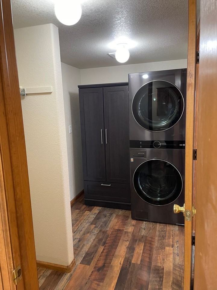494 S Tamera Ave - Photo 5 of 34