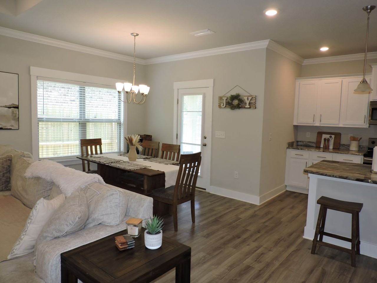 8823 Airway Dr - Photo 6 of 28