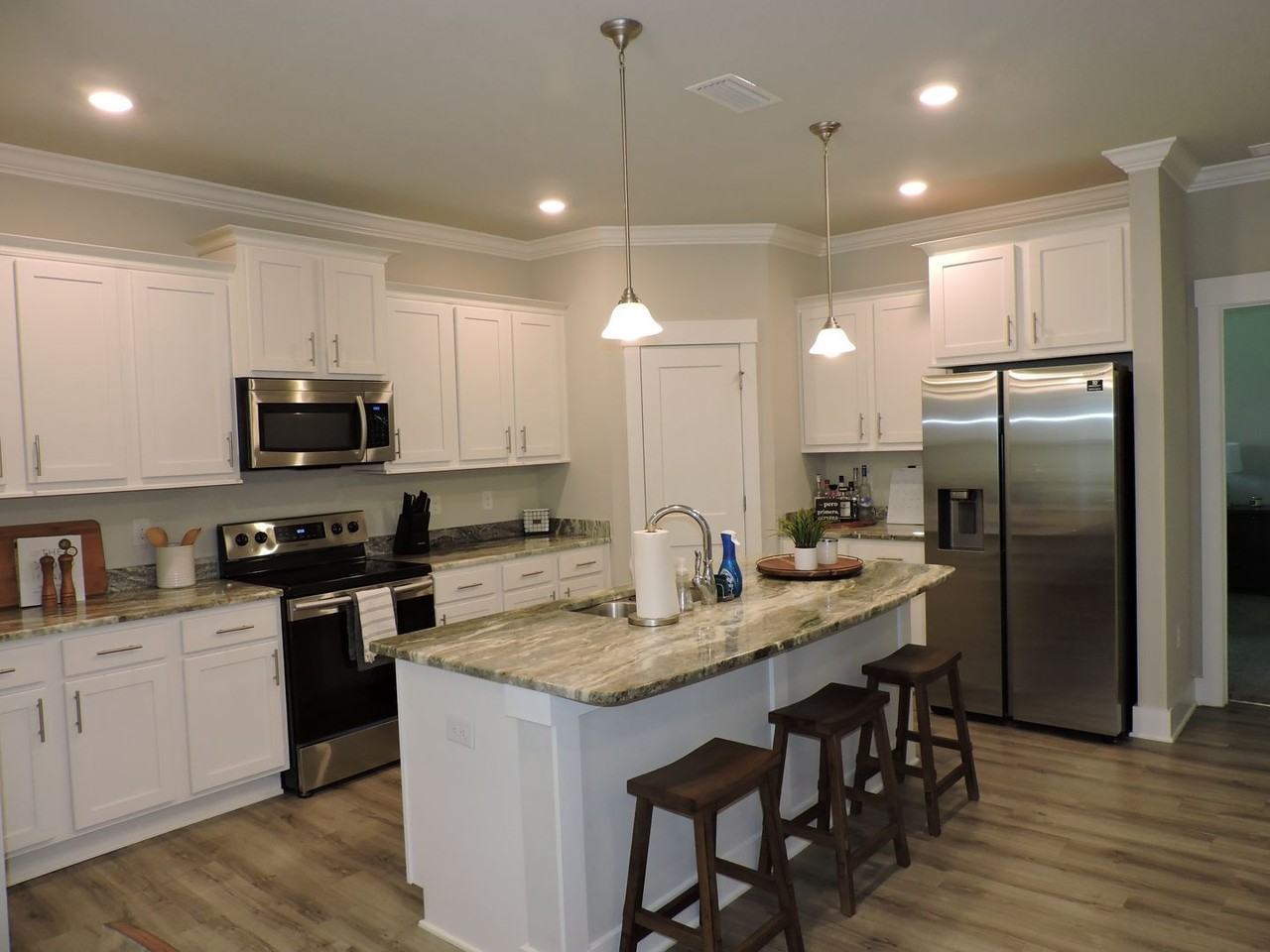 8823 Airway Dr - Photo 7 of 28