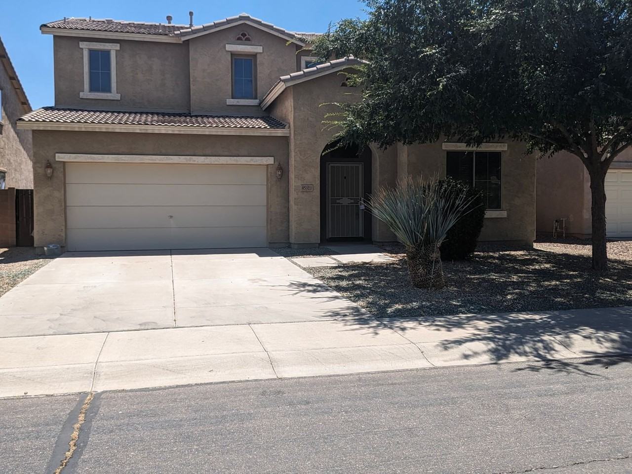 45321 W Miramar Rd - Photo 2 of 28