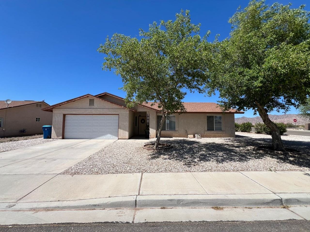 11482 E 24th Pl - Photo 2 of 28