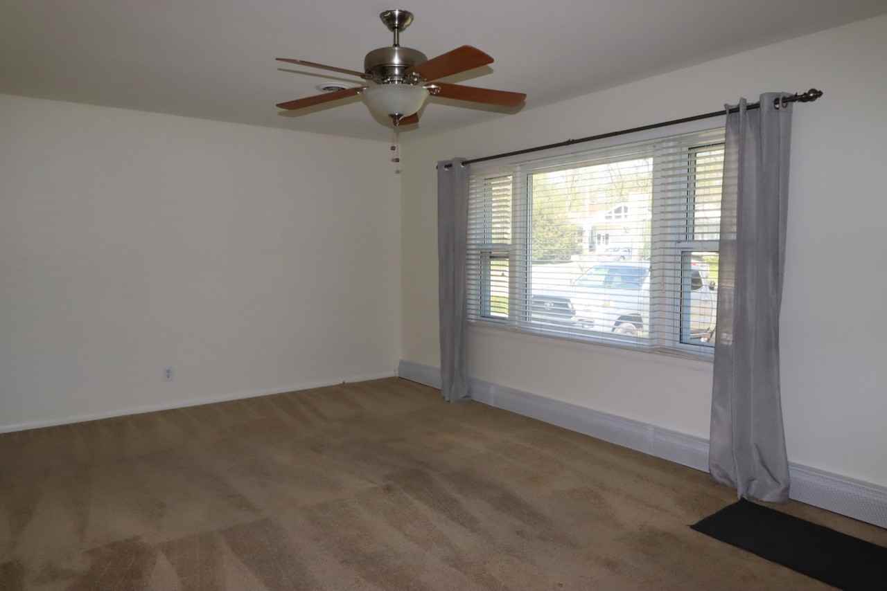 976 W Cecil St - Photo 4 of 30