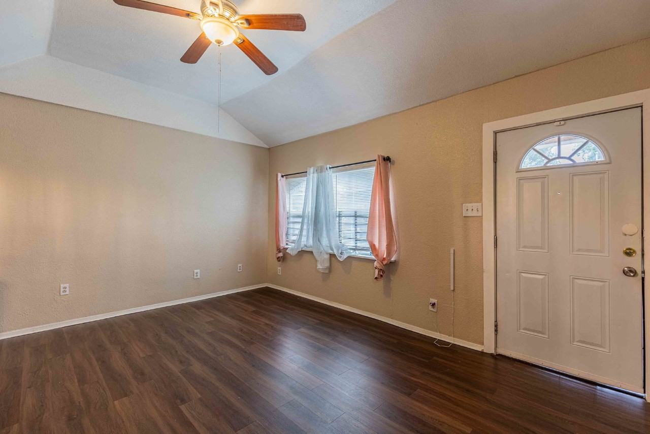 120 Nelson Ave - Photo 6 of 32