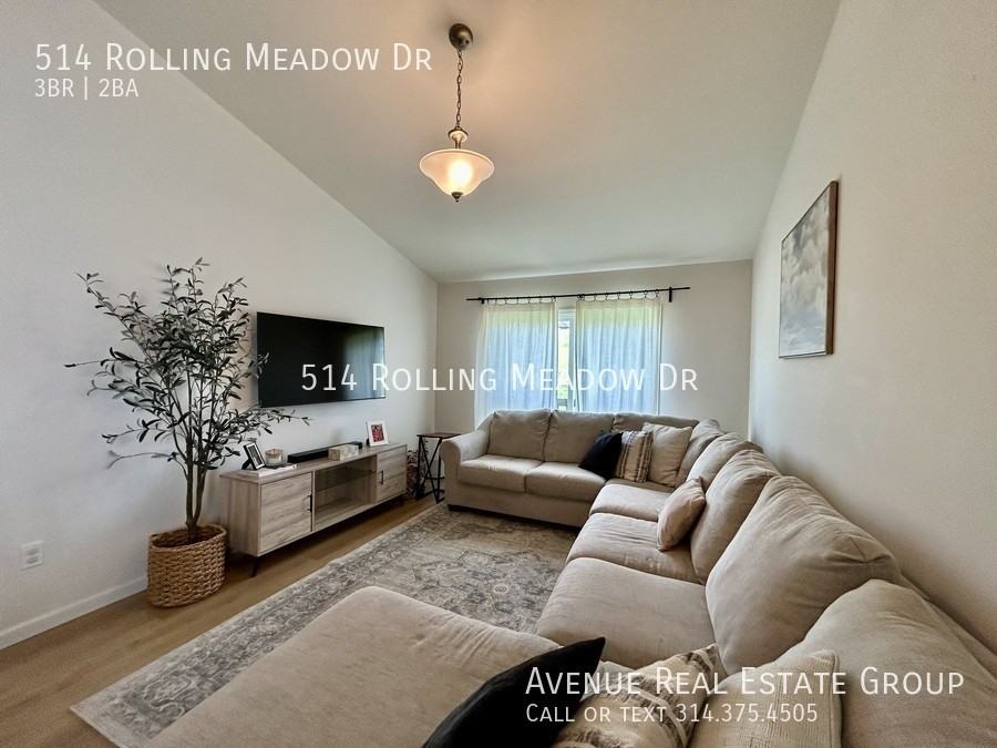 514 Rolling Meadow Dr - Photo 3 of 19