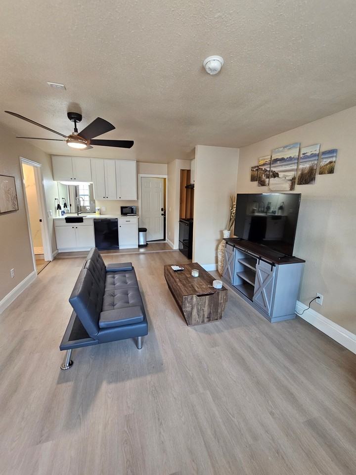 2020 Oakmeadow St #2020 - Photo 2 of 16