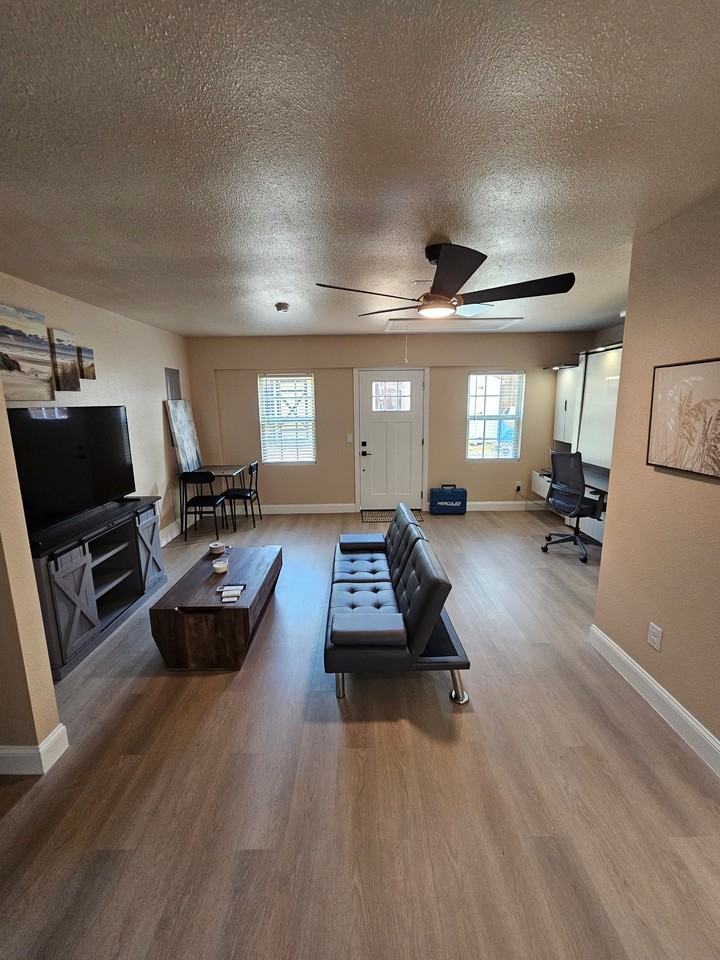 2020 Oakmeadow St #2020 - Photo 3 of 16