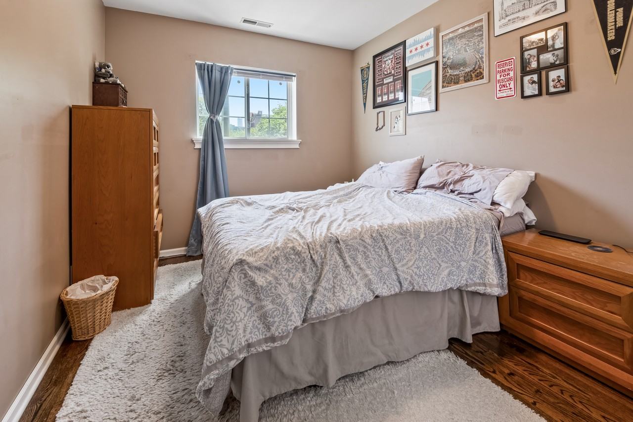 700 N Noble St #2E - Photo 3 of 10