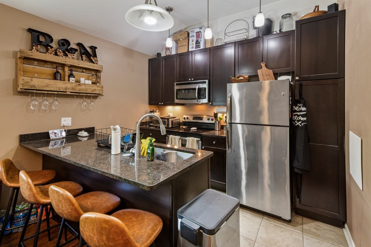 700 N Noble St #2E - Photo 4 of 10