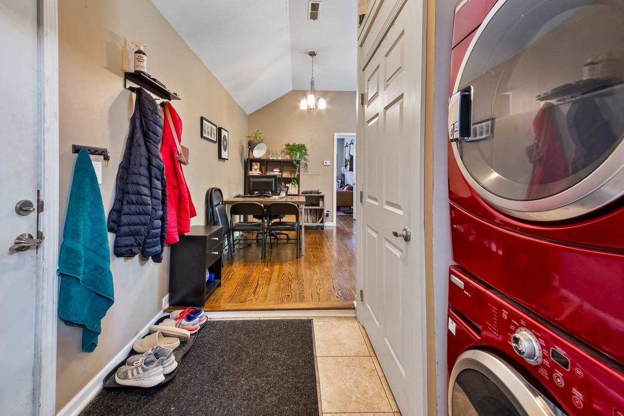 700 N Noble St #2E - Photo 5 of 10