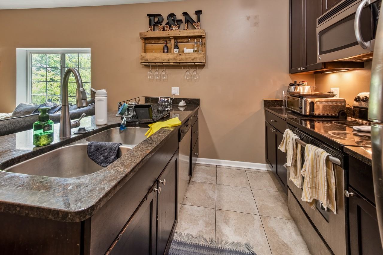 700 N Noble St #2E - Photo 6 of 10