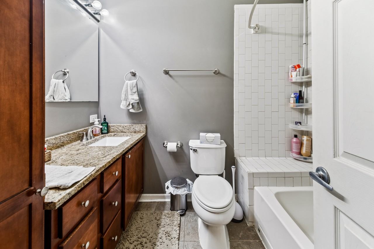 700 N Noble St #2E - Photo 7 of 10