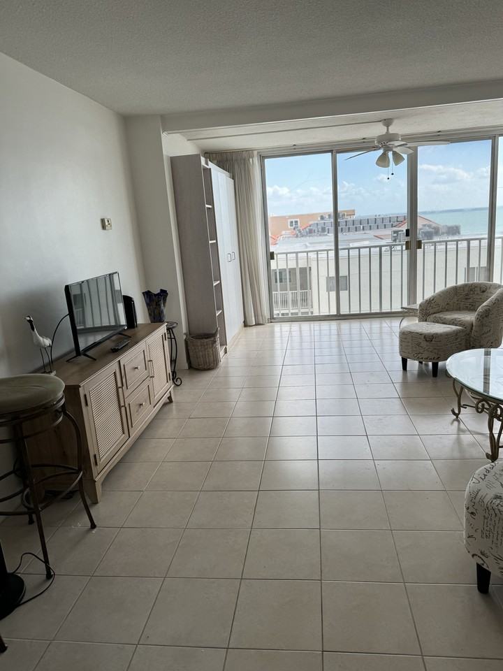 16400 Gulf Blvd #605 - Photo 2 of 16