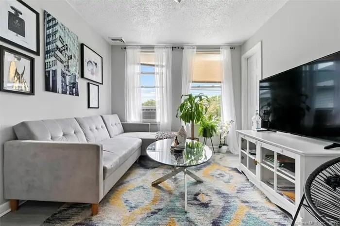 133 Portsea St #2 - Photo 2 of 9