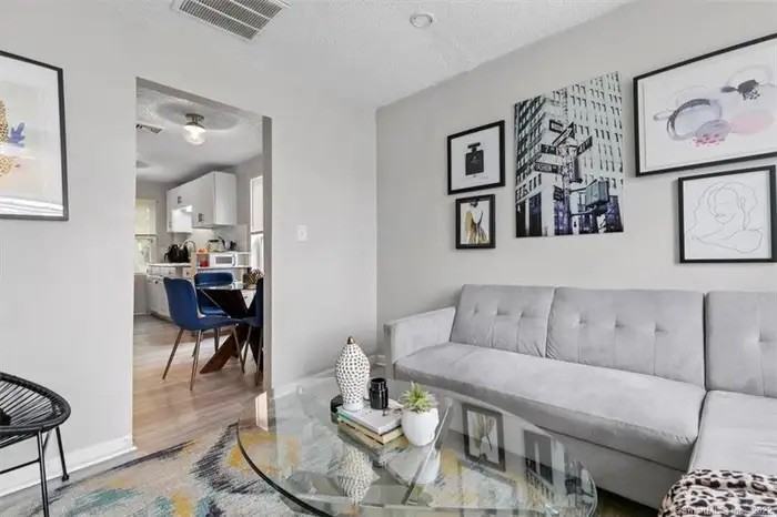 133 Portsea St #2 - Photo 3 of 9