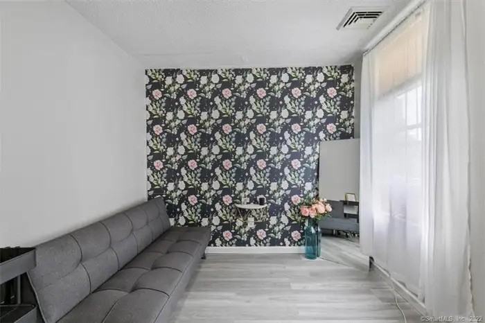 133 Portsea St #2 - Photo 7 of 9